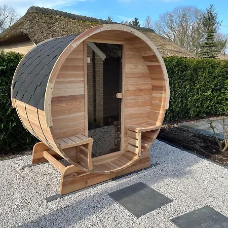 Clementine With Sauna In בית נופש *