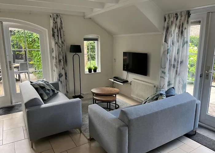 בית נופש Clementine With Sauna In ארמלו