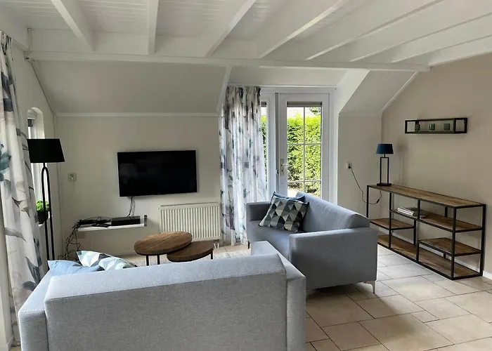 Clementine With Sauna In בית נופש